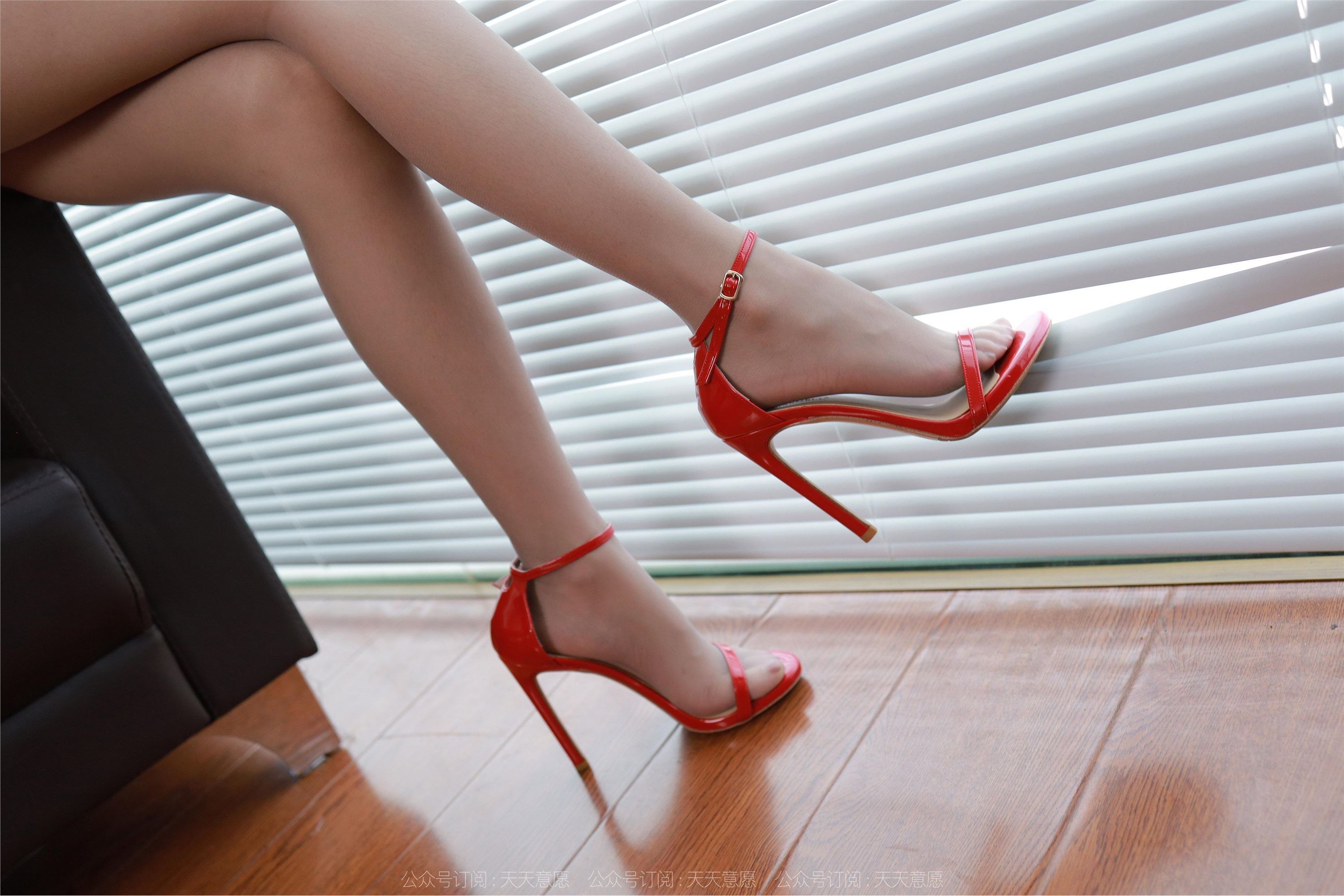 IESS异思趣向  2022.12.06 丝享家 1290 婉萍《迷人绯红》